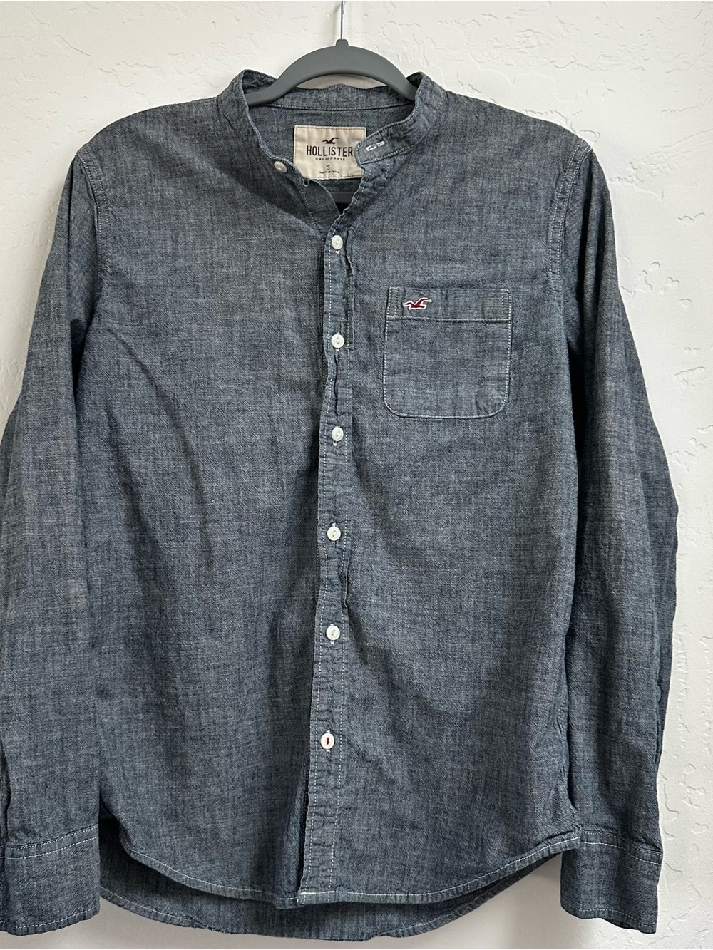 Hollister Men's Dark Chambray Button-Down Shirt with Chest Pocket